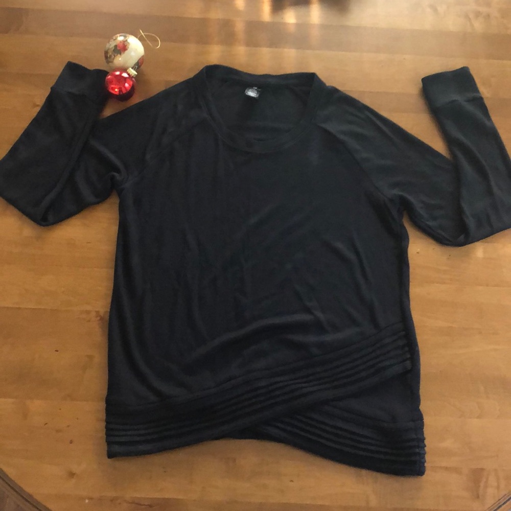 👻🍎Active Life Long sleeve criss cross hem size L